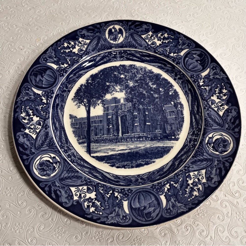 Wedgwood University of Iowa Commemorative Dinner Plate The Quadrangle 1956